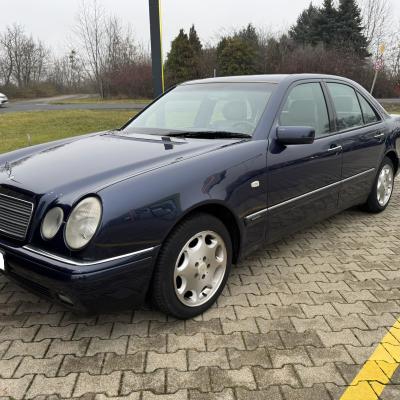 Mercedes-Benz W210 tetőkárpitjavítás